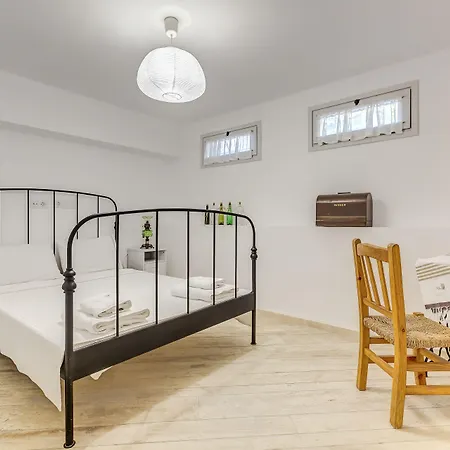 Ev Bharat Butique Hotel, 알라카티