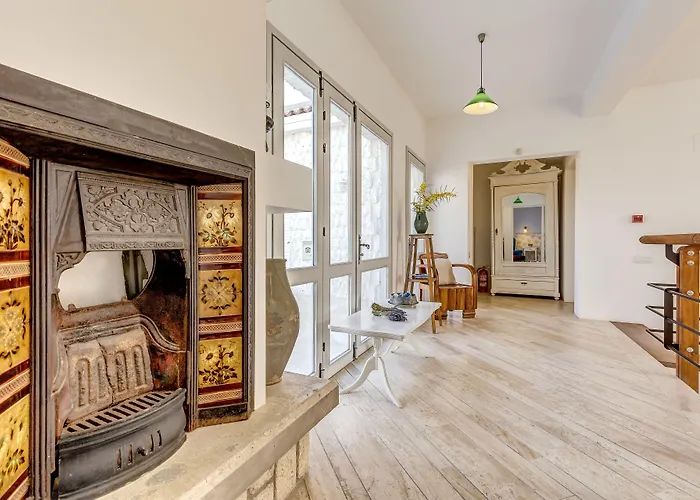 Ev Bharat Butique Hotel,